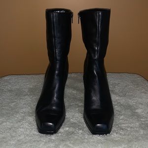 Black leather boots by Nine West
